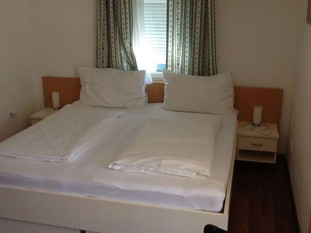 Pension Casa Topolino Wiener Neustadt Esterno foto