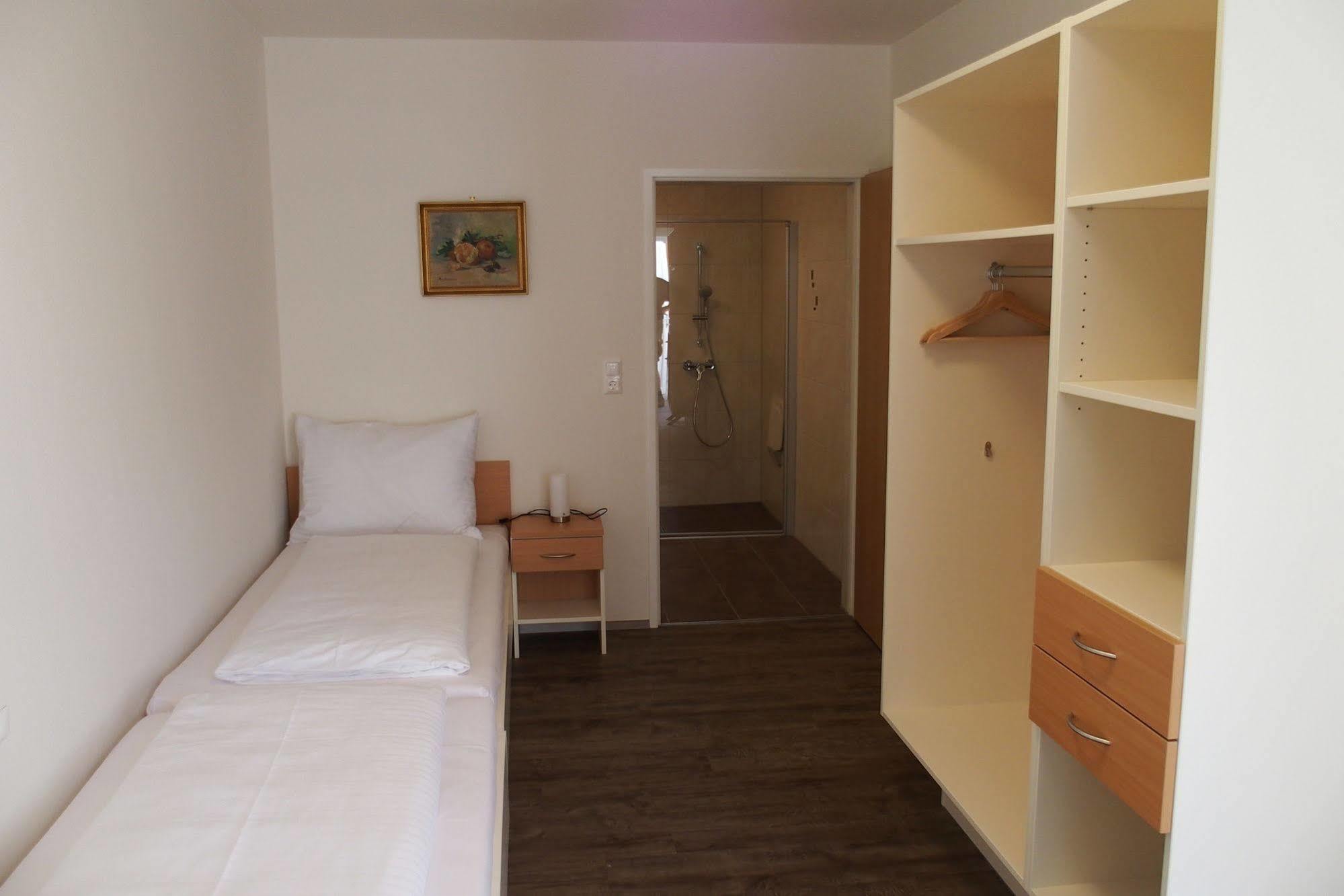 Pension Casa Topolino Wiener Neustadt Esterno foto