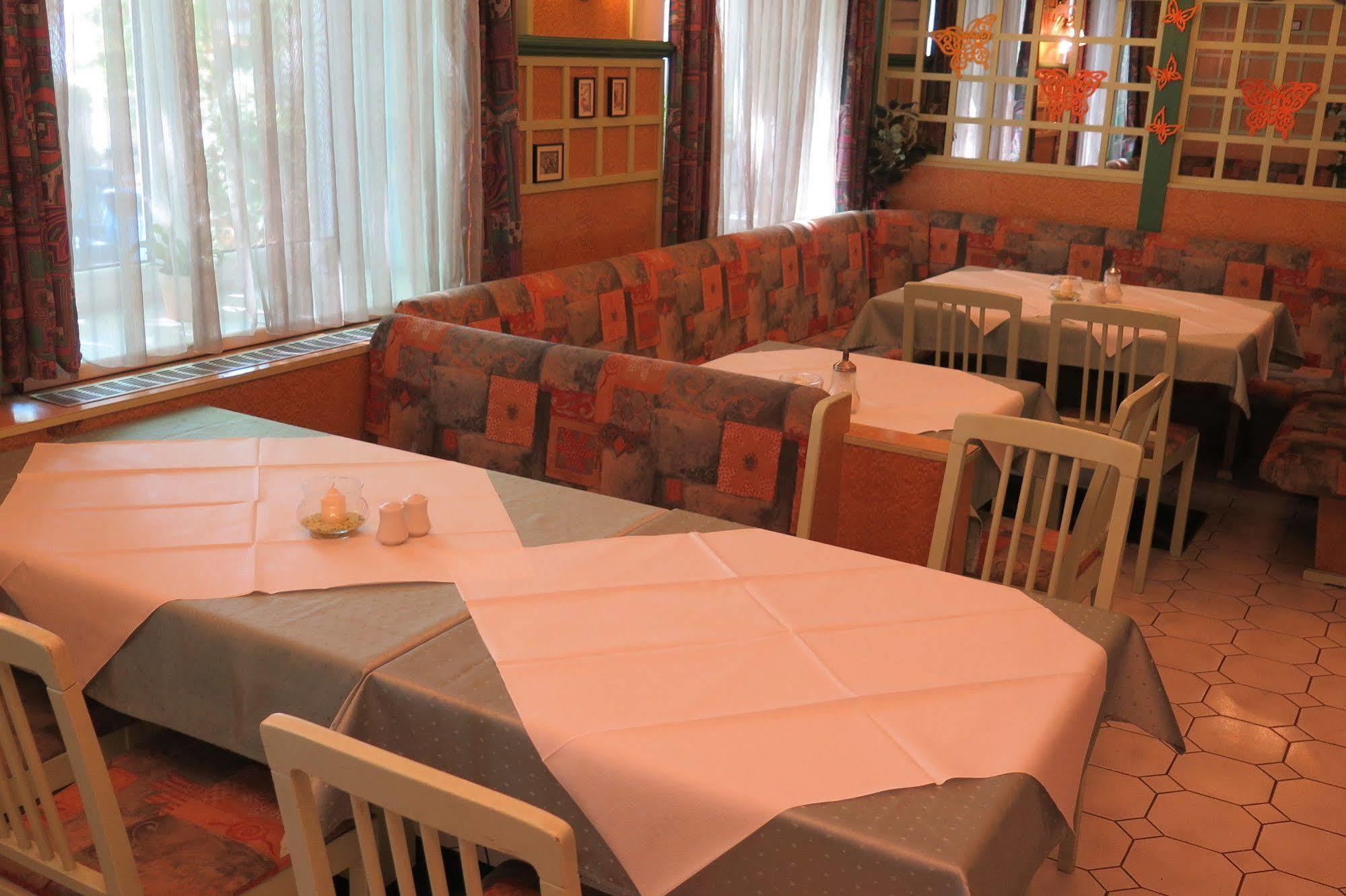 Pension Casa Topolino Wiener Neustadt Esterno foto