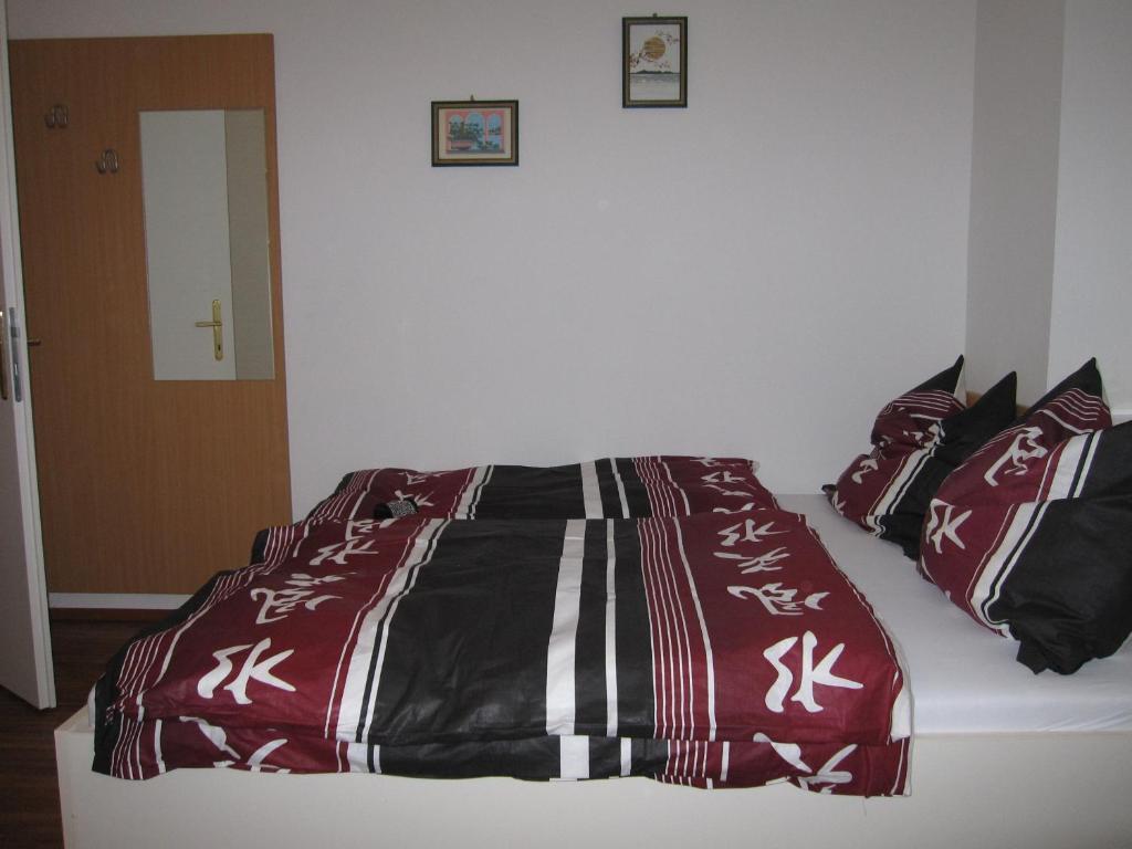 Pension Casa Topolino Wiener Neustadt Esterno foto